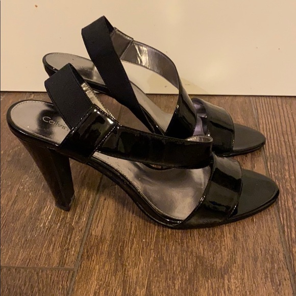 Calvin Klein black patent heels size 7 - Picture 3 of 8